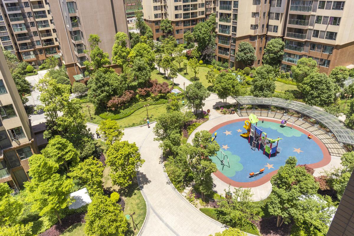 旧衣服怎么回收可以卖到哪里(小区衣物回收箱真的捐给山区吗) 旧衣服怎么回收可以卖到哪里(小区衣物回收箱真的捐给山区吗)